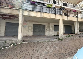 Esterno - Box Via San Giovanni
 
7/9/11, Melilli - foto 4