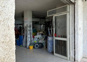 Interno - Box Via San Giovanni
 
7/9/11, Melilli - foto 5