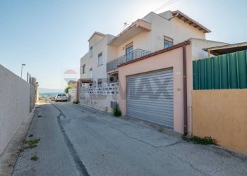 Edificio all\'aperto - Villa Via Eraclito
 
14, Augusta - foto 1