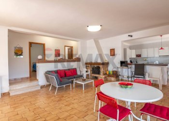 Sala da pranzo - Villa CONTRADA SAN LORENZO STRADA IV
 
SNC, Noto - foto 19