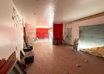 Stanza vuota - Locale Commerciale viale annunziata
 
59, Priolo Gargallo - foto 4