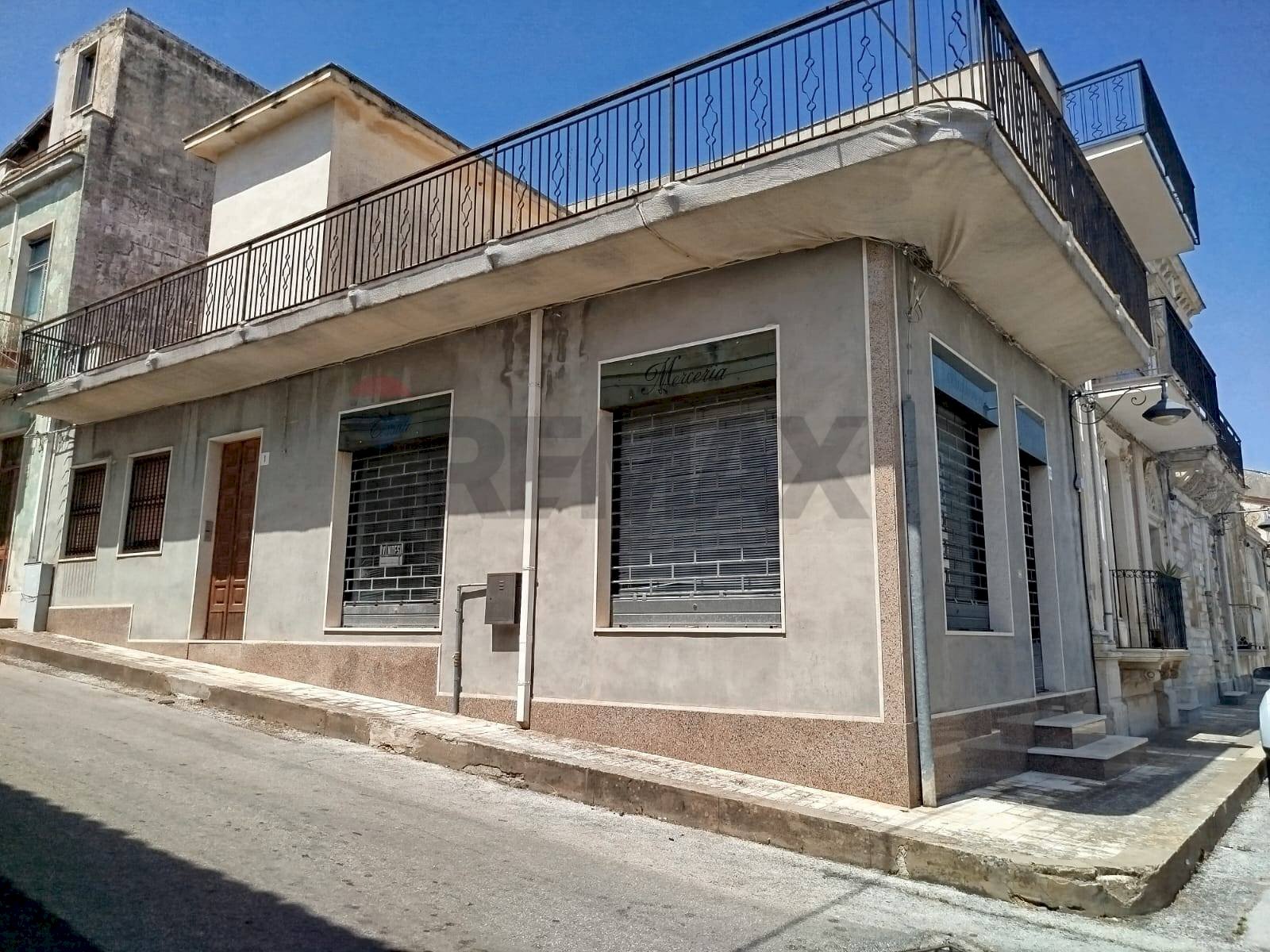 Edificio all\'aperto - Independent house via campanella
 
1, Canicattini Bagni - photo 1