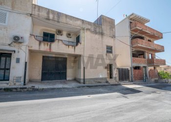 Edificio all\'aperto - Casa indipendente VIA CARLO CARRA'
 
9, Noto - foto 1