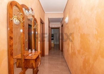 Hall / corridoio - Casa indipendente VIA CARLO CARRA'
 
9, Noto - foto 36