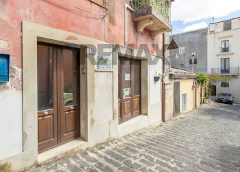Edificio all\'aperto - Casa indipendente via Pietro Messina
 
25, Palazzolo Acreide - foto 1