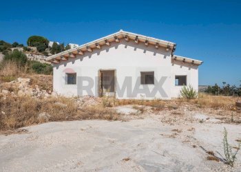 Casa all\'aperto - Villa SP 37
 
snc, Melilli - foto 1