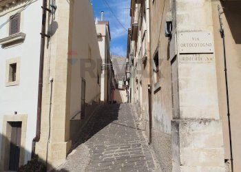 Edificio all\'aperto - Appartamento ronco aurispa
 
1, Palazzolo Acreide - foto 27