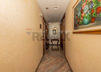 Hall / corridoio - Casa semi indipendente Via Archimede
 
13, Solarino - foto 17