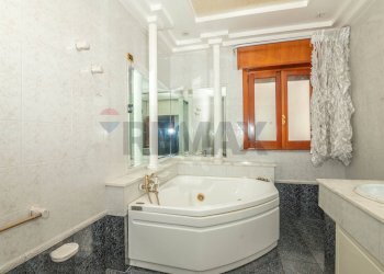 Bagno - Casa semi indipendente Via Archimede
 
13, Solarino - foto 40