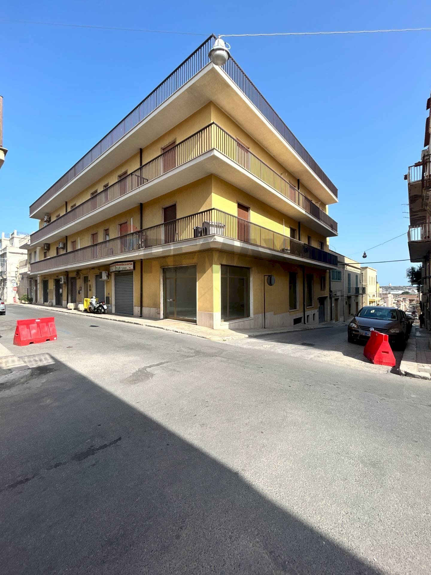 Edificio all\'aperto - Locale Commerciale Via Ferrucci 117, Pachino - foto 1