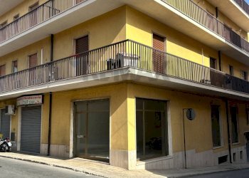 Edificio all\'aperto - Locale Commerciale Via Ferrucci 117, Pachino - foto 2