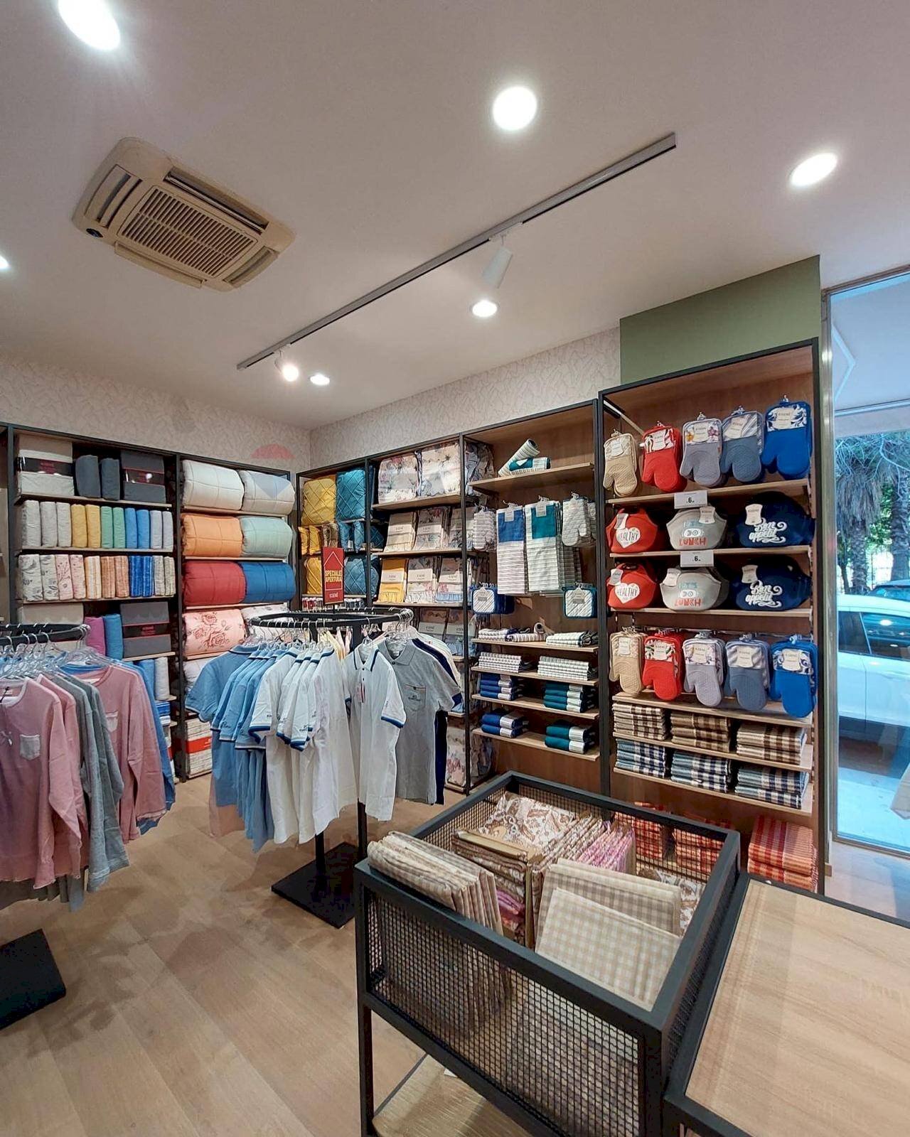 Cabina armadio - Attività Commerciale Via Adige
 
34/44, Siracusa - foto 1