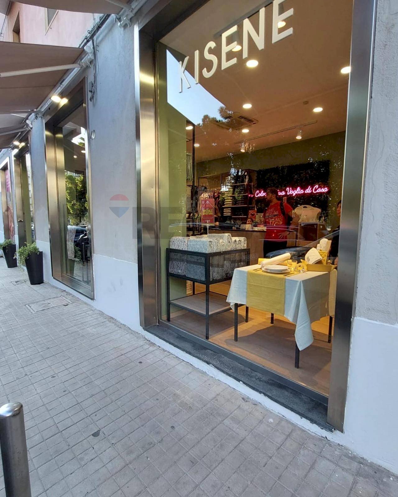 Terrazza - Attività Commerciale Via Adige
34/44, Siracusa - foto 3