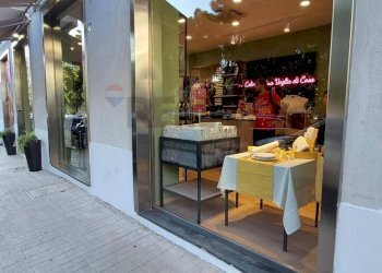 Terrazza - Attività Commerciale Via Adige
34/44, Siracusa - foto 3