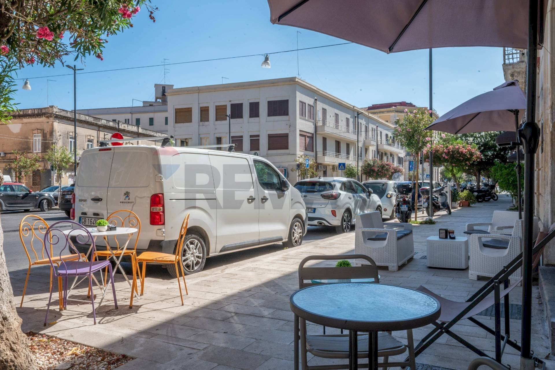 Edificio all\'aperto - Bar Tavola Calda - Fredda armando diaz
 
33/A, Siracusa - foto 3