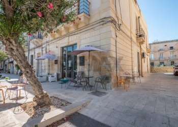 Edificio all\'aperto - Bar Tavola Calda - Fredda armando diaz
33/A, Siracusa - foto 33