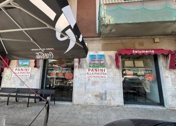 Edificio all\'aperto - Negozio Via della Pentapoli
 
1, Priolo Gargallo - foto 1