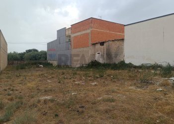 Edificio all\'aperto - Terreno edificabile Via Trento
 
17, Solarino - foto 1