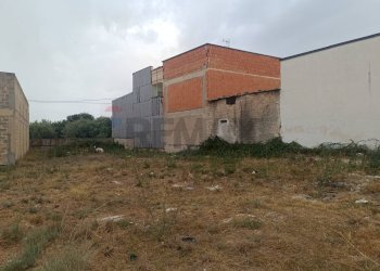 Casa all\'aperto - Terreno edificabile Via Trento
 
17, Solarino - foto 2