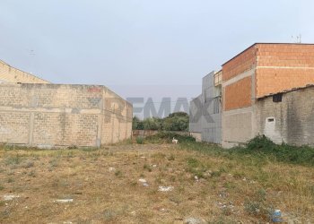 Edificio all\'aperto - Terreno edificabile Via Trento
 
17, Solarino - foto 10