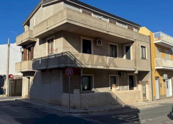 Edificio all\'aperto - Casa semi indipendente VIA CATRINI
 
15, Portopalo di Capo Passero - foto 1
