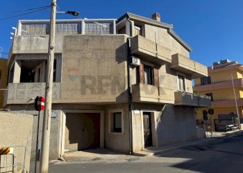 Edificio all\'aperto - Casa semi indipendente VIA CATRINI
 
15, Portopalo di Capo Passero - foto 3