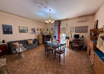 Sala da pranzo - Trilocale via Venezia
 
24, Priolo Gargallo - foto 8