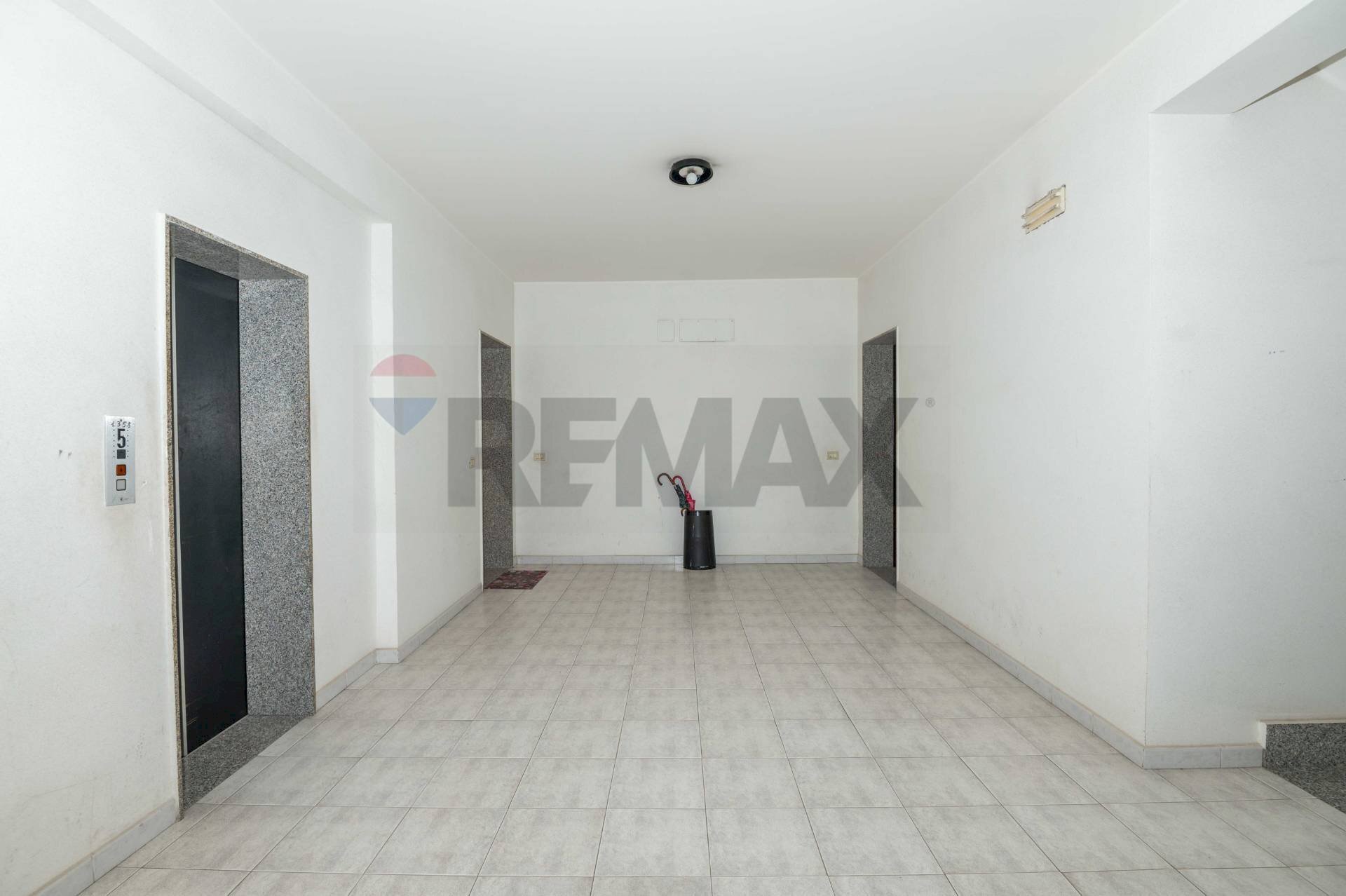 Hall / corridoio - Apartment Via P.S. Mattarella
 
25, Floridia - photo 3