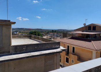 Edificio all\'aperto - Casa semi indipendente via Orfanotrofio Leggio
 
2, Rosolini - foto 28