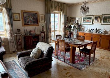 Sala da pranzo - Appartamento via Paternò
 
81, Siracusa - foto 1