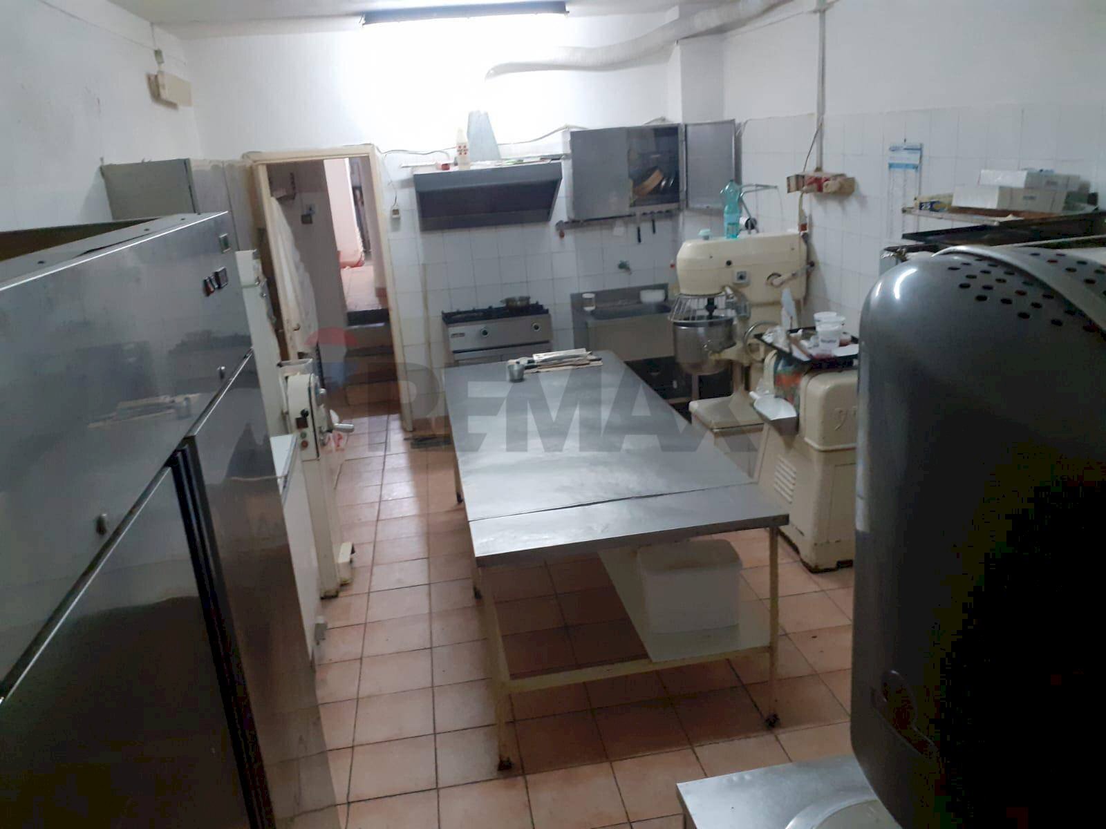 Cucina - Locale Commerciale Piazzale Marconi
 
6, Siracusa - foto 2