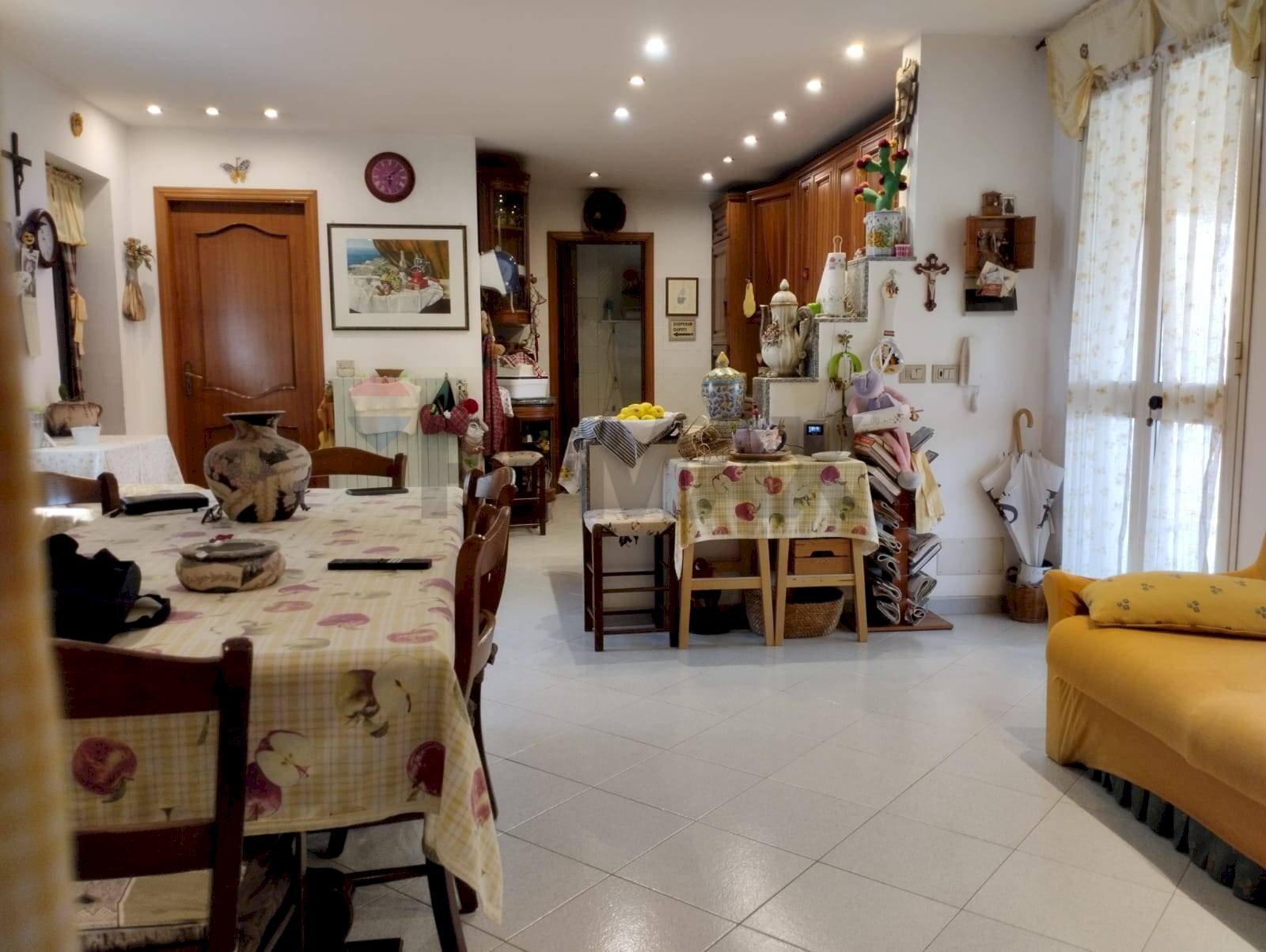 Sala da pranzo - Casa indipendente via Vanella 26
 
9, Modica - foto 1