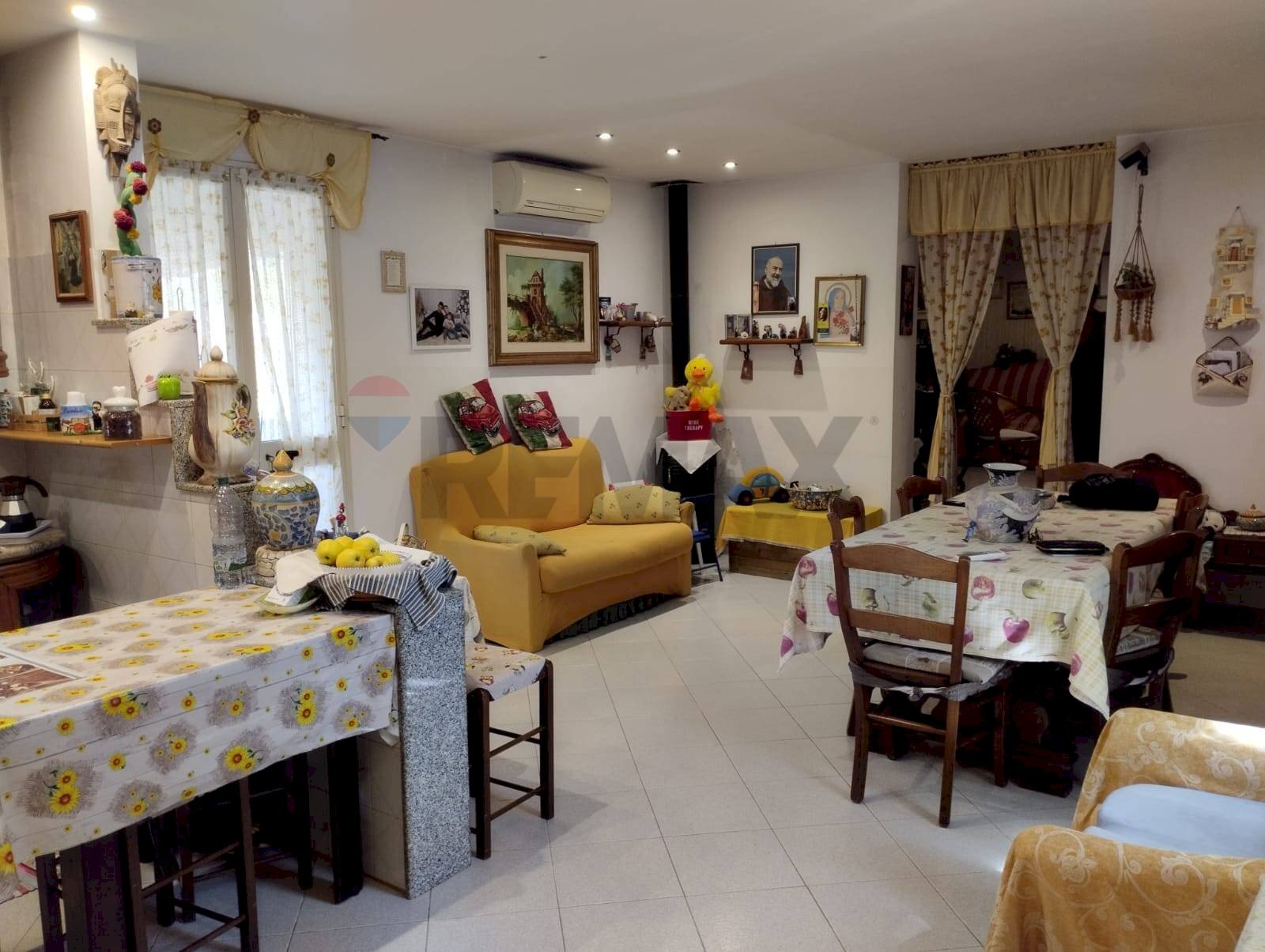 Sala da pranzo - Casa indipendente via Vanella 26
 
9, Modica - foto 2