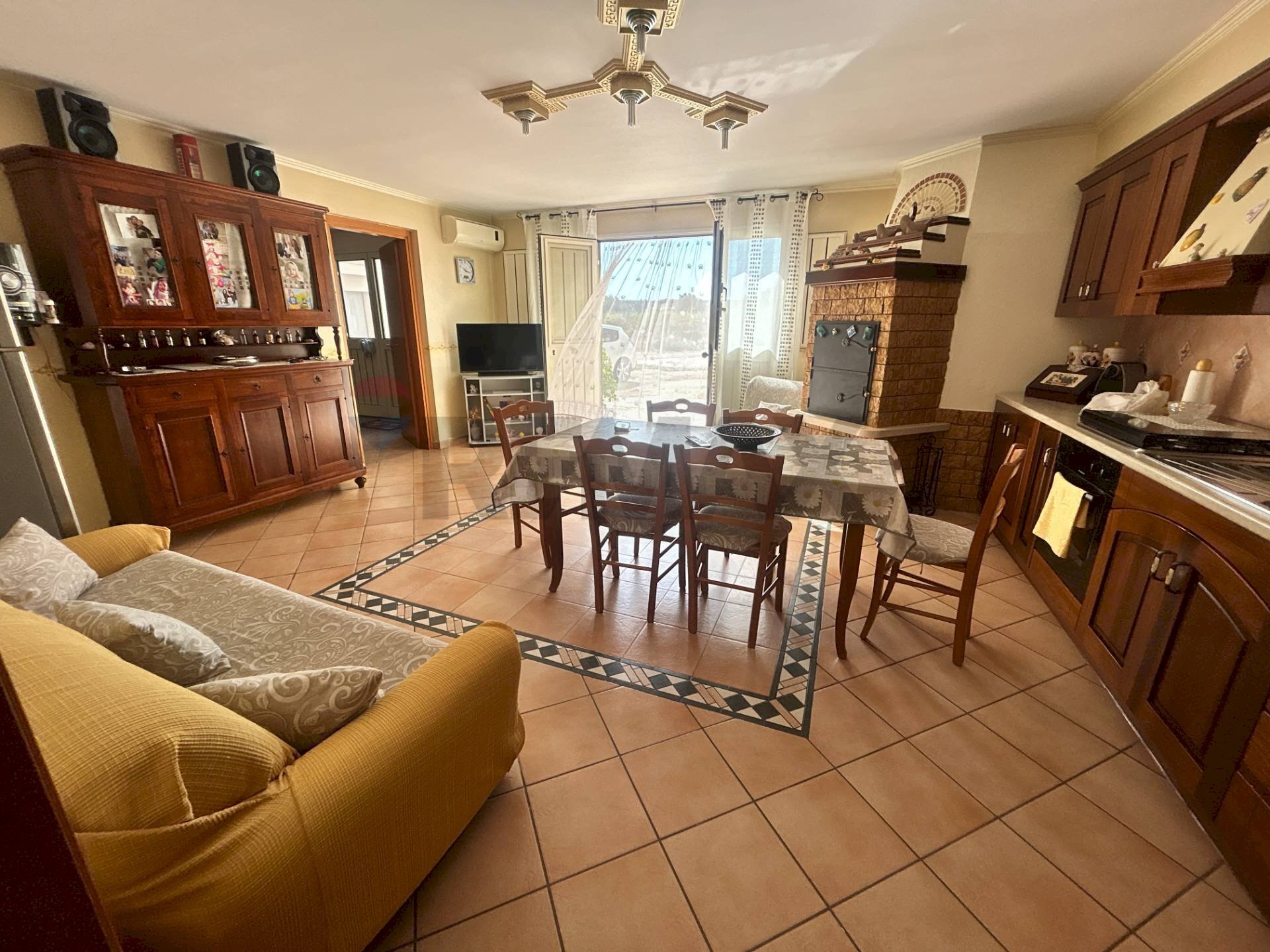 Sala da pranzo - Casa indipendente Via P. Umberto
 
181, Pachino - foto 1