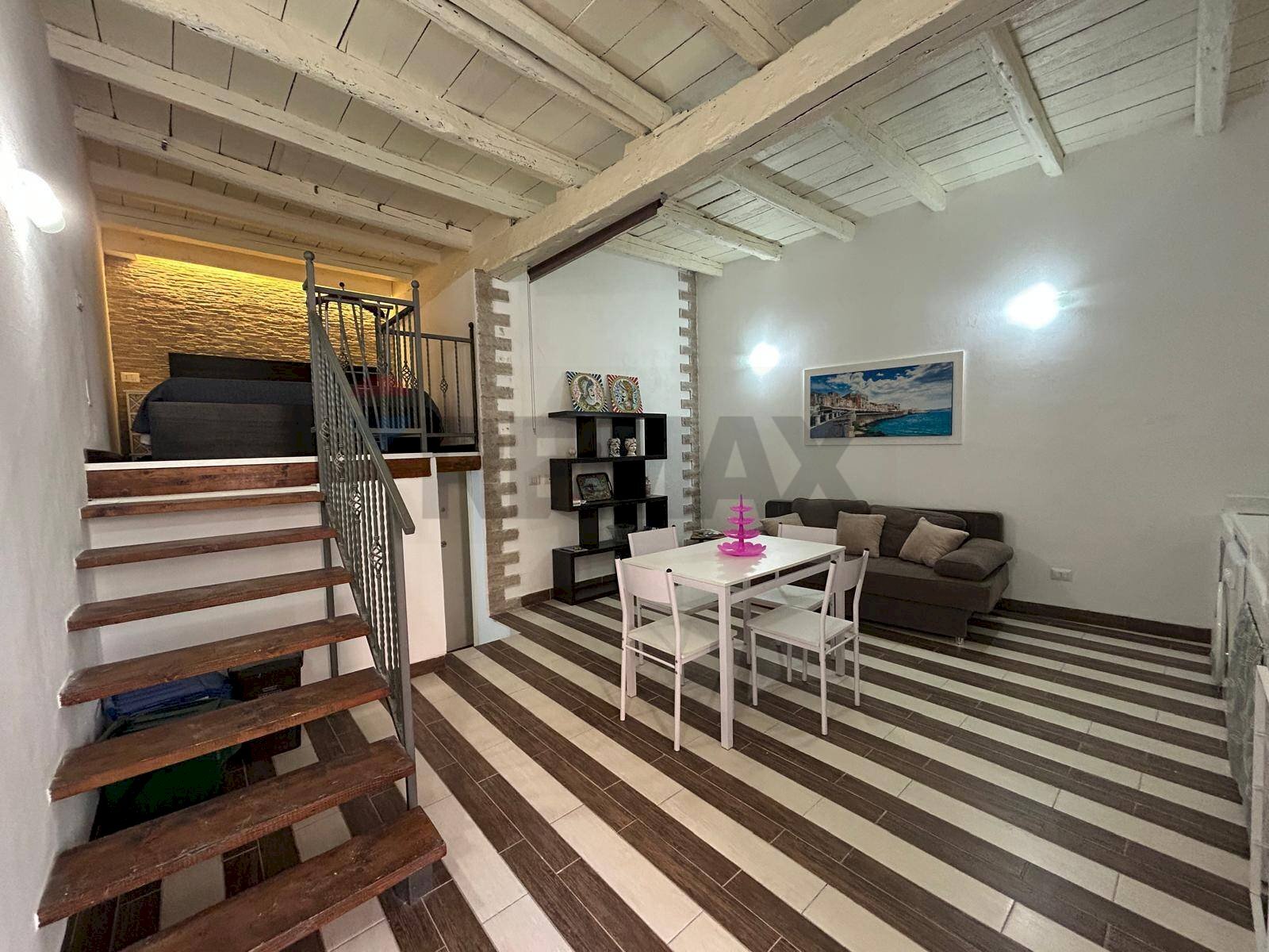 Sala da pranzo - Casa indipendente VICOLO II VIA DELLA GIUDECCA
 
23, Siracusa - foto 1