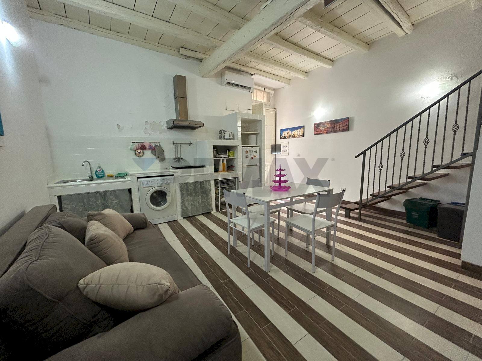 Sala da pranzo - Casa indipendente VICOLO II VIA DELLA GIUDECCA
23, Siracusa - foto 2