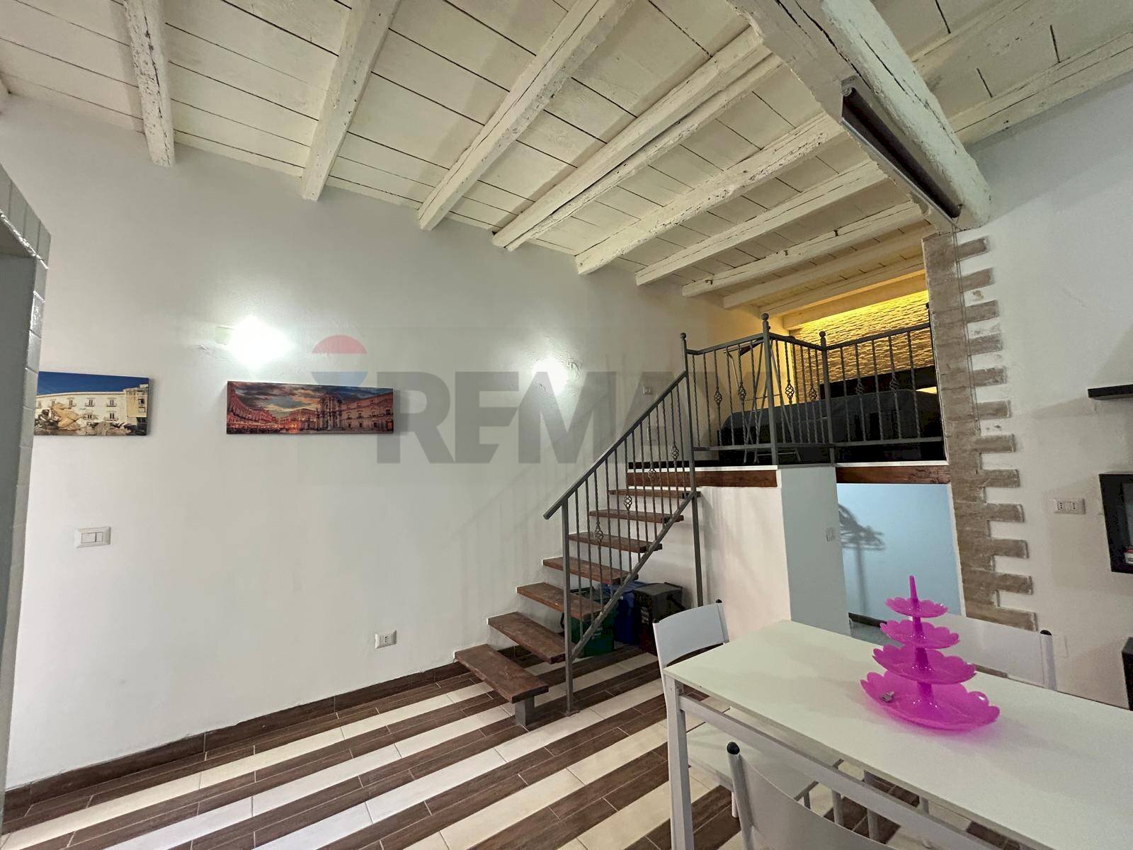 Scale - Casa indipendente VICOLO II VIA DELLA GIUDECCA
23, Siracusa - foto 3