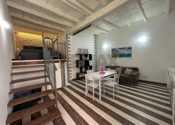 Sala da pranzo - Casa indipendente VICOLO II VIA DELLA GIUDECCA
 
23, Siracusa - foto 1
