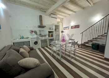 Sala da pranzo - Casa indipendente VICOLO II VIA DELLA GIUDECCA
 
23, Siracusa - foto 2