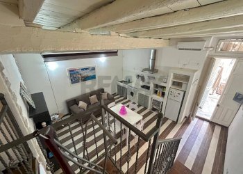 Sala da pranzo - Casa indipendente VICOLO II VIA DELLA GIUDECCA
 
23, Siracusa - foto 5