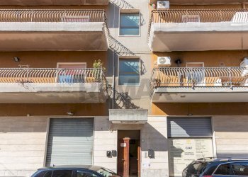 Edificio all\'aperto - Bilocale Via San Martino della Battaglia
 
15, Priolo Gargallo - foto 1