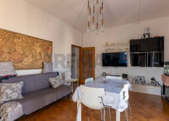 Sala da pranzo - Bilocale Via San Martino della Battaglia
 
15, Priolo Gargallo - foto 7