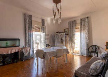 Sala da pranzo - Bilocale Via San Martino della Battaglia
 
15, Priolo Gargallo - foto 9