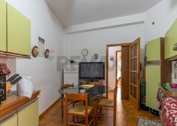 Sala da pranzo - Bilocale Via San Martino della Battaglia
 
15, Priolo Gargallo - foto 12