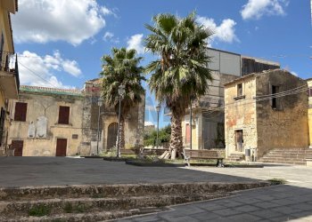 Edificio all\'aperto - Independent house Via Roma
 
12, Cassaro - photo 21