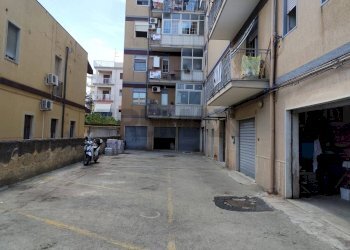 Edificio all\'aperto - Box via Carlentini
 
4, Siracusa - foto 21