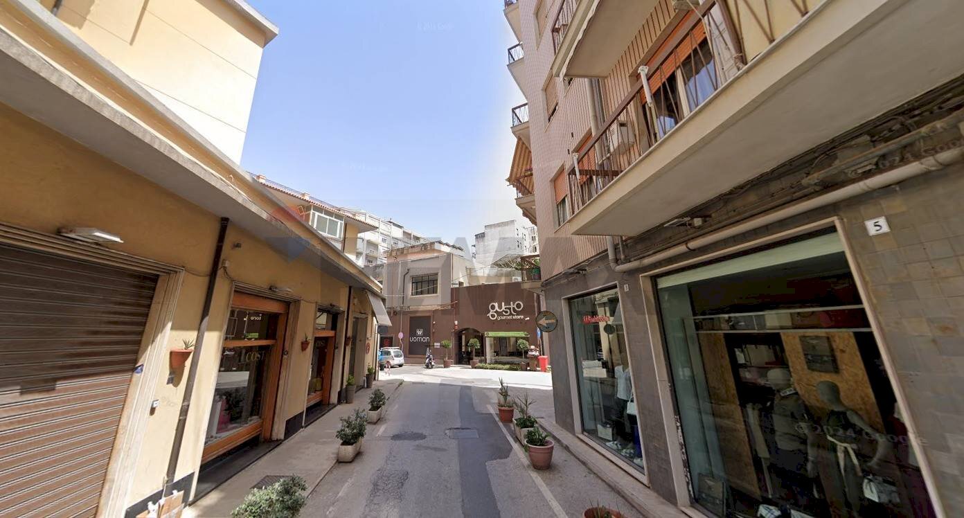 Edificio all\'aperto - Attività Commerciale via del Colle Temenite
 
10-12, Siracusa - foto 1