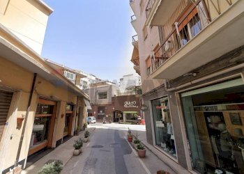 Edificio all\'aperto - Attività Commerciale via del Colle Temenite
10-12, Siracusa - foto 1