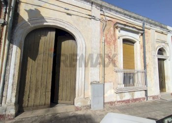 Edificio all\'aperto - Casa indipendente Via Vittorio Emanuele III
 
384, Canicattini Bagni - foto 1