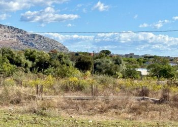 Vista delle montagne - Locale Commerciale SS124, Solarino - foto 2